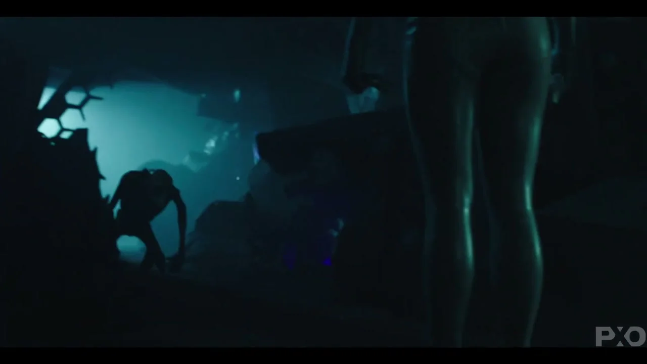 Creatura in una sequenza subacquea di Raised by the Wolves